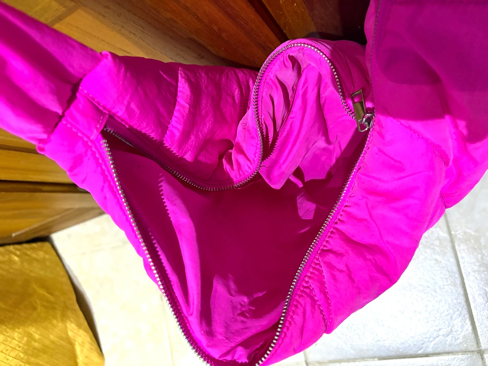 Fuchsia pink quilted crossbody bag – Trendy women’s handbag, lightweight, large capacity, zipper closure | Chic & casual style – photo 2